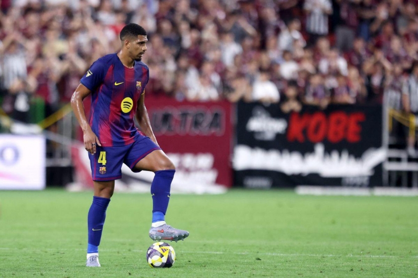 Araujo và sự cạnh tranh khốc liệt tại Barca