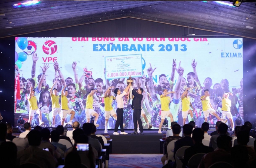 Lễ xuất quân hoành tráng, Hà Nội FC đón mùa 2025/26 cùng cửa hàng chính thức đầu tiên 683787