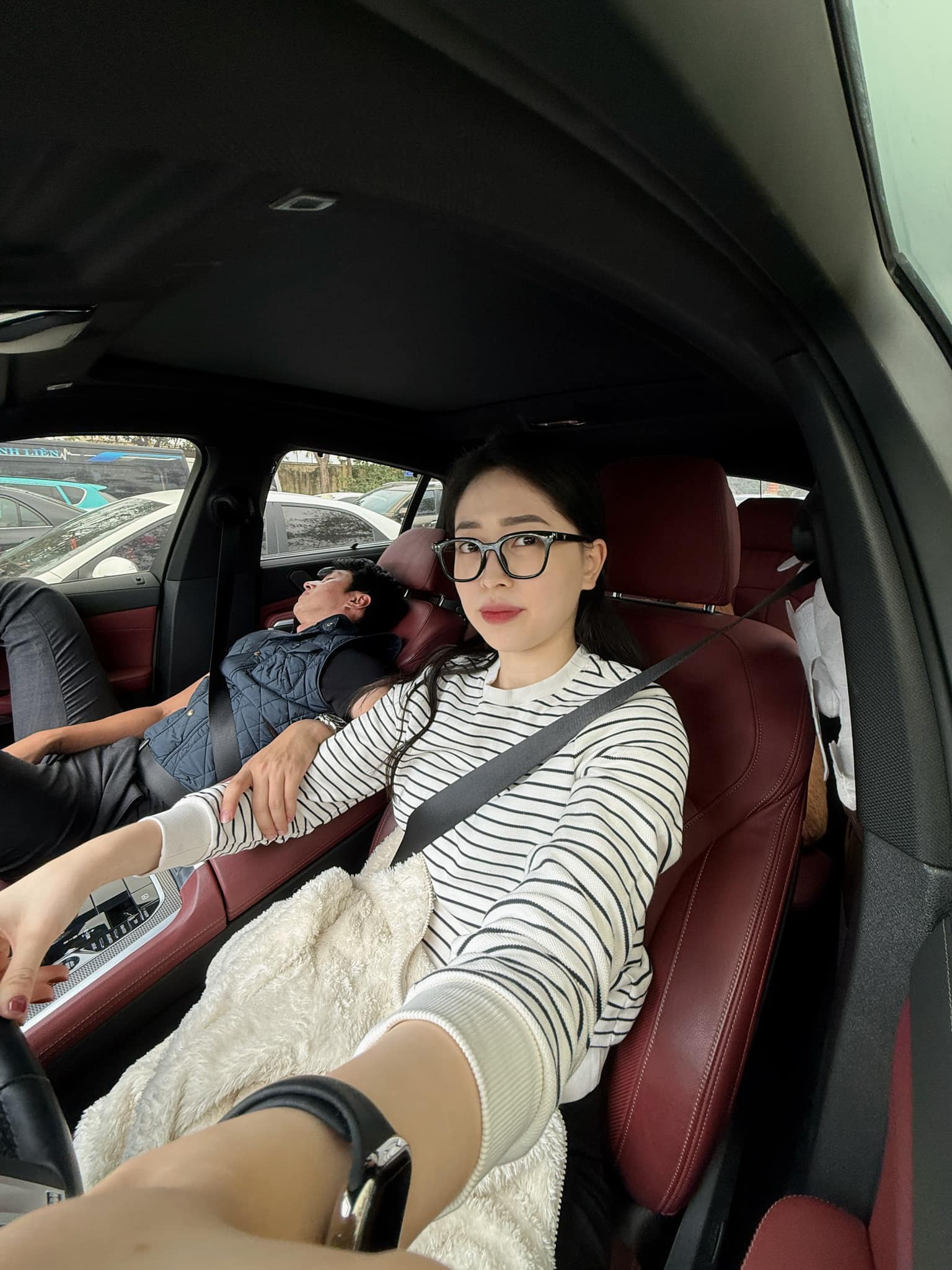 Phương Nga và Bình An trêu đùa nhau sau kết hôn