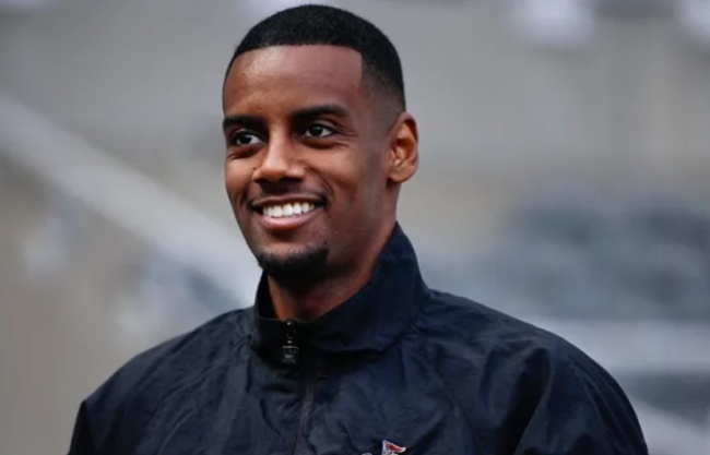 Alexander Isak vắng mặt trận Newcastle