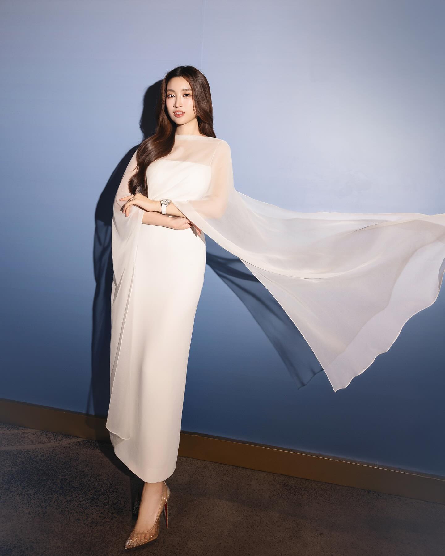 Đỗ Mỹ Linh khoe khí chất ngút ngàn