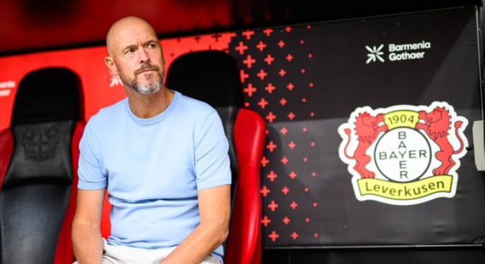 HLV Ten Hag và Bayer Leverkusen chuẩn bị trận đấu