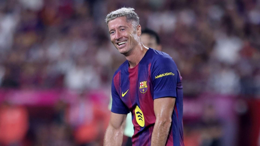 Lewandowski nên rời Barca để đến Trung Đông? Lời khuyên gây tranh cãi từ huyền thoại Ba Lan