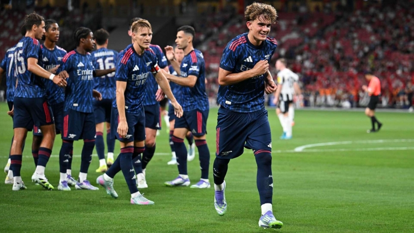 Thần đồng Arsenal Dowman nhận lời khuyên vàng từ đàn anh Patino: Giữ bình tĩnh và tỏa sáng