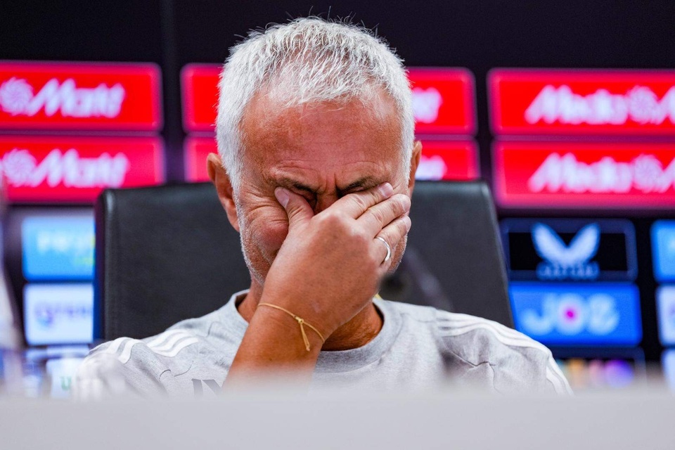HLV Mourinho Thổ Lộ Nỗi Buồn Trước Sự Ra Đi Của Huyền Thoại Jorge Costa