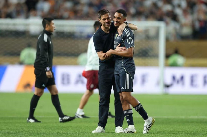 Cuộc chiến hậu vệ phải Real Madrid: Alexander-Arnold hay Carvajal?