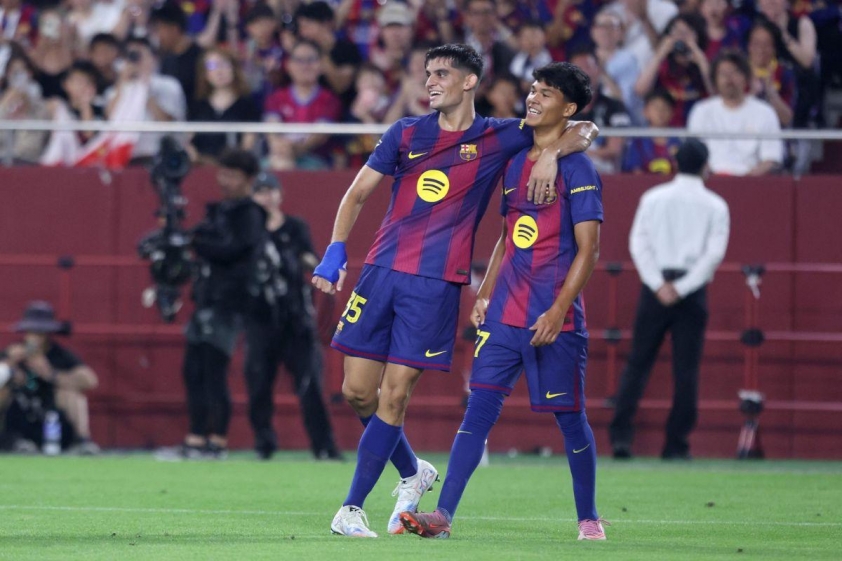 Barcelona giữ Gerard Martin, cuộc chiến ở hành lang cánh trái mùa giải 2025-2026