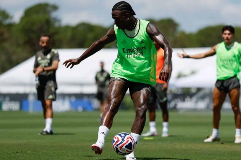 Vinicius Júnior trở lại Real Madrid với quyết tâm chinh phục đỉnh cao
