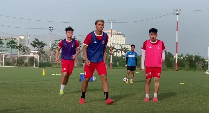 Li Tenglong: Chuyến hành trình đầy thử thách của tiền đạo Việt kiều
