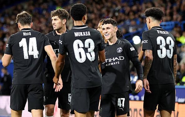 Manchester City áp đảo Huddersfield