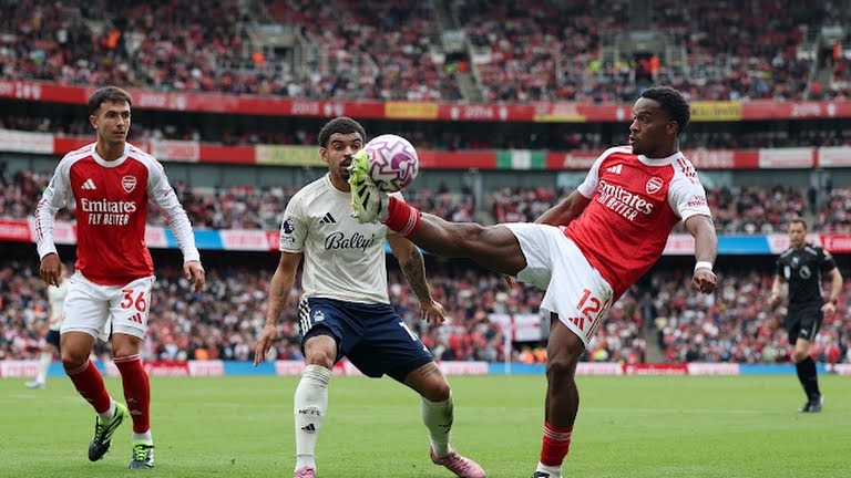 Arsenal thi đấu áp đảo ở hiệp đầu
