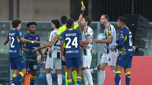 Hiện trường trận đấu Verona vs Juventus