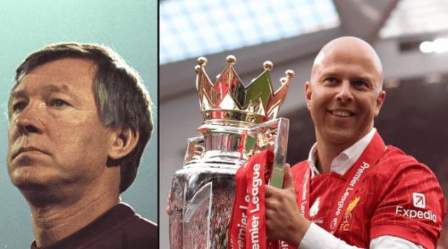 Sir Alex và Arne Slot (mùa trước) thành công dù không mua sắm quá nhiều.