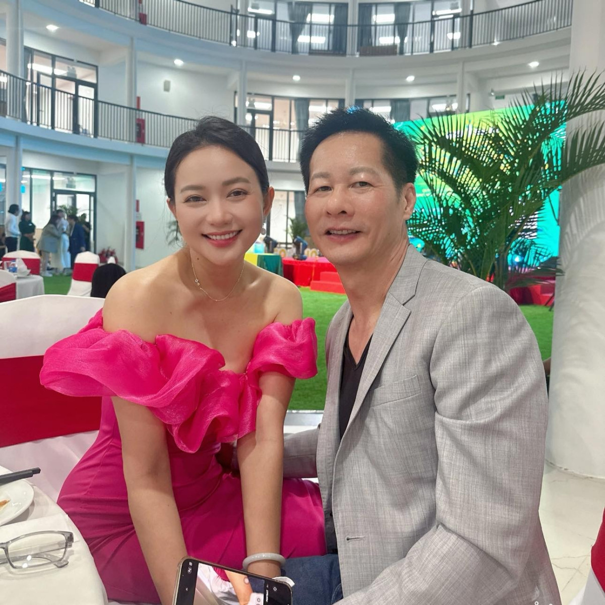 Mỹ nhân Việt được đại gia hơn 26 tuổi tặng biệt thự khắp cả nước, sở hữu tài sản cả 100 tỷ- Ảnh 2.