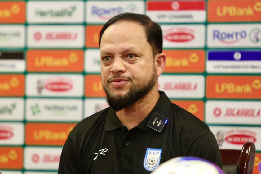 HLV Bangladesh khen ngợi hàng tiền vệ của U23 Việt Nam