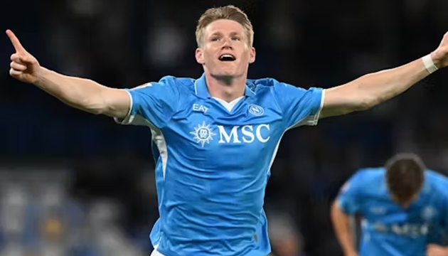 Scott McTominay chạy bóng trong màu áo Napoli
