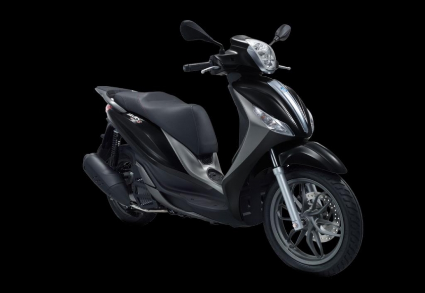 Piaggio Medley S sang trọng với cốp rộng