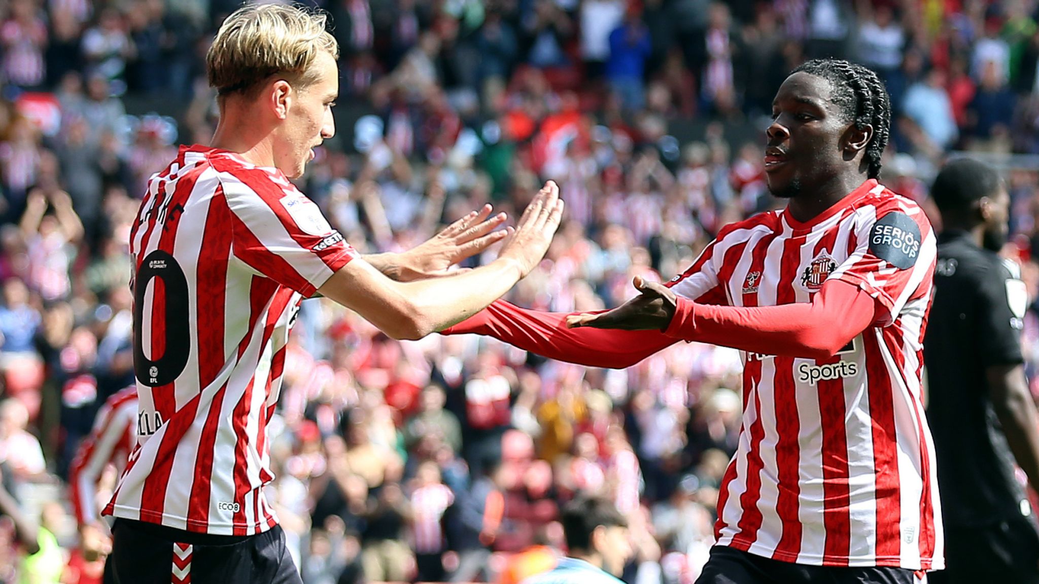 Mayenda chỉ thực hiện duy nhất 1 đường chuyền trong trận đấu với Brentford
