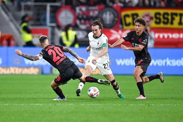 Leverkusen đấu với Gladbach