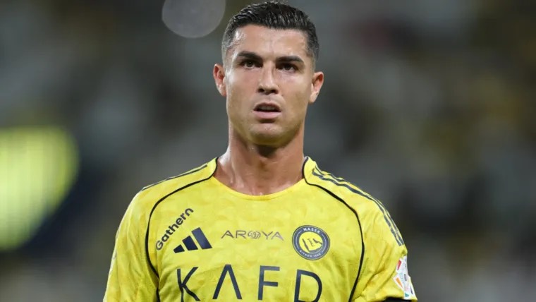 Cristiano Ronaldo thi đấu cho Al Nassr