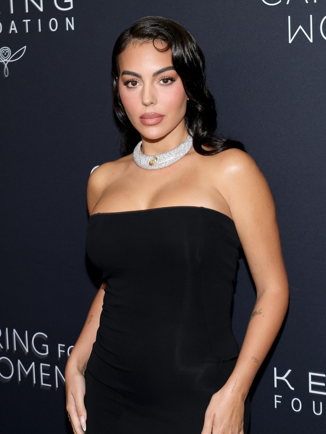 Georgina Rodriguez quyến rũ bên chiếc nhẫn kim cương triệu đô