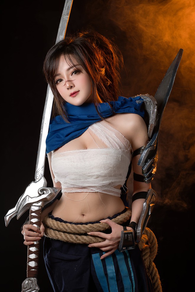 Nữ thần Yasuo vạn người mê bất ngờ vào vai thợ sửa ống nước