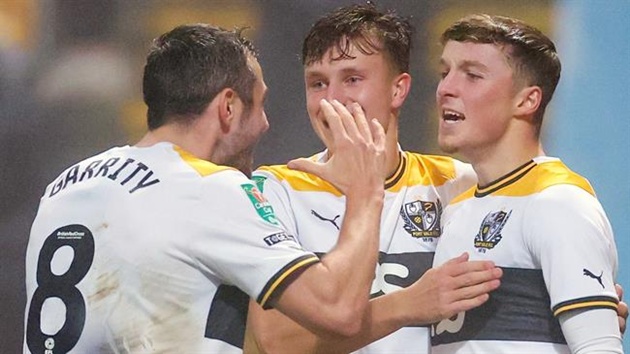 Port Vale đối đầu với Arsenal