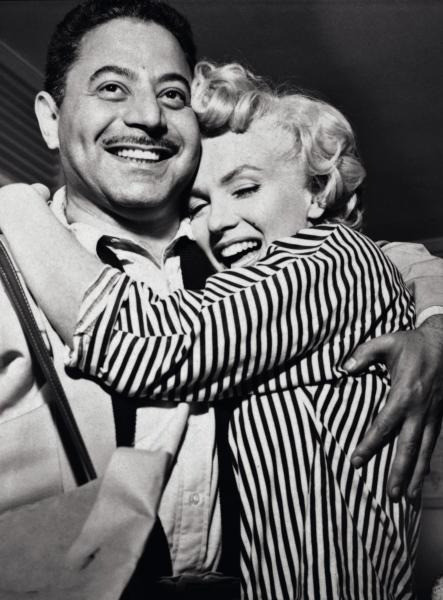 Bức ảnh thân thiết giữa Sam và Monroe