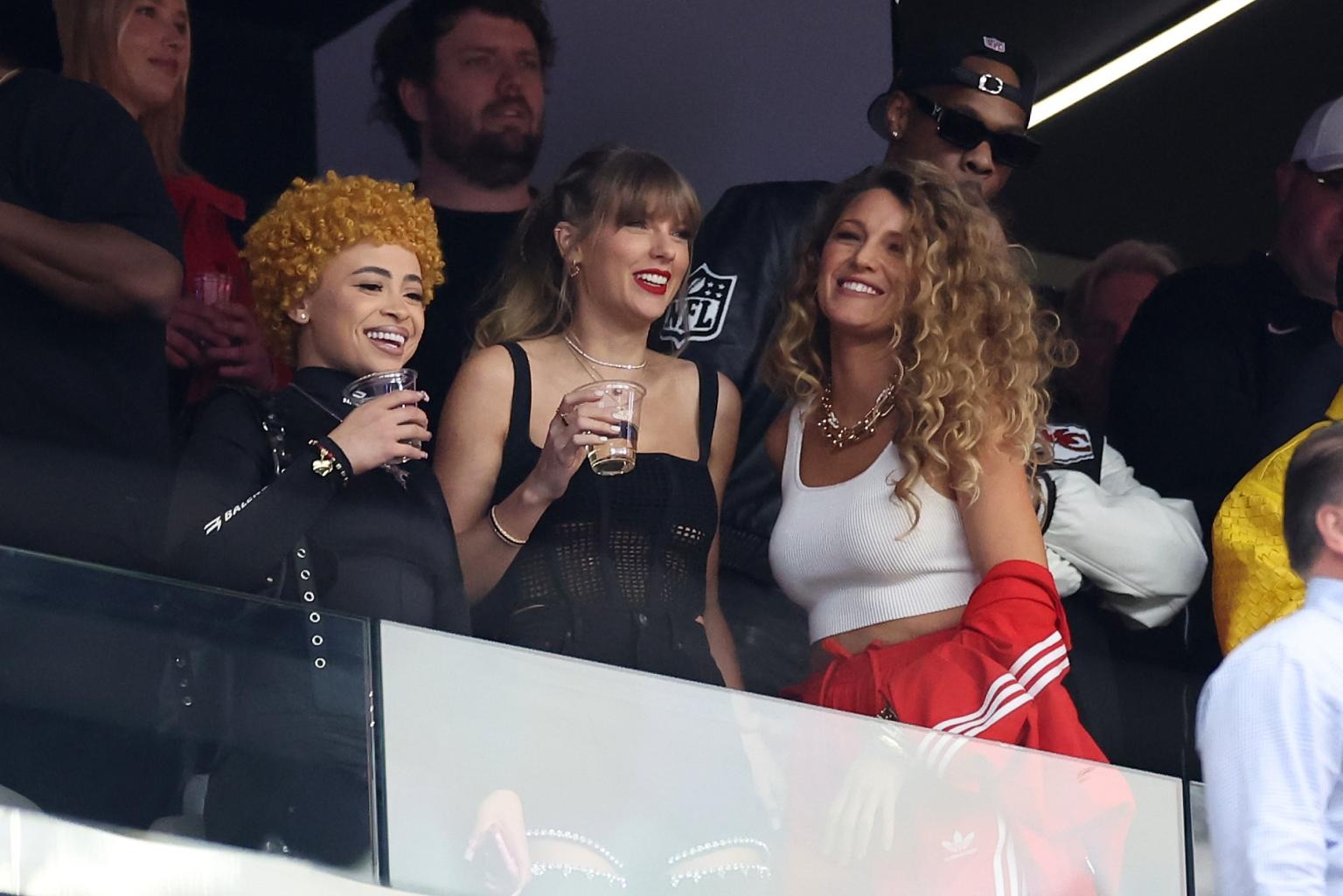 Taylor Swift ra toà trong vụ kiện quấy rối tình dục nóng nhất showbiz!- Ảnh 3.