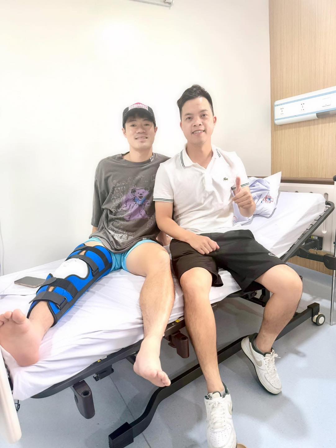 Văn Toàn phẫu thuật thành công