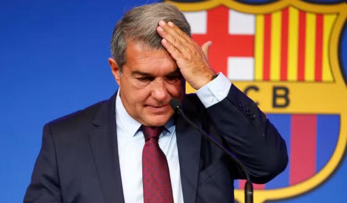 Barca không thể chi tiêu mạnh tay.