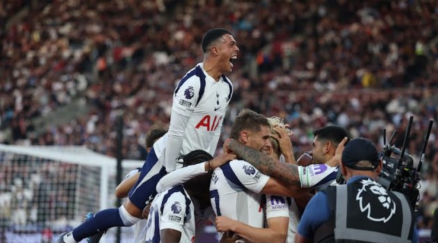 Tottenham ghi bàn trong hiệp 2