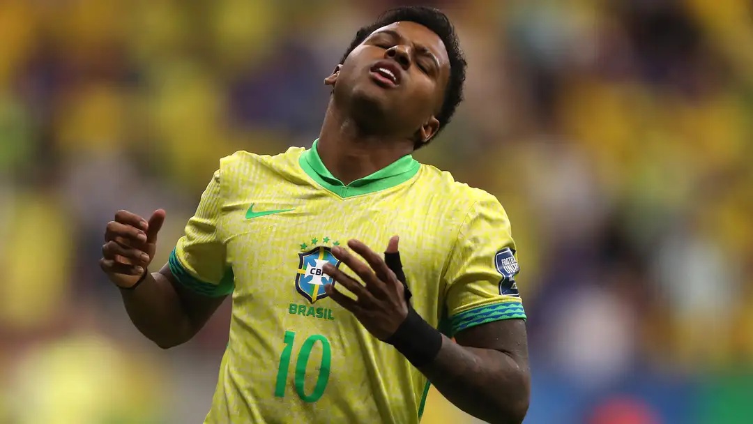 Rodrygo không được lên tuyển tháng này.