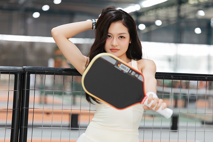 Thùy Anh xinh đẹp với trang phục thể thao