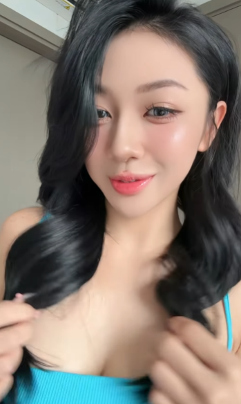 Hà Linh thể hiện phong cách độc đáo qua video