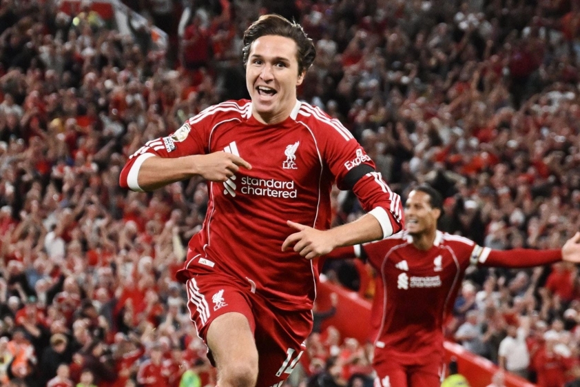 Chiesa lần đầu nếm trải cảm giác người hùng tại Anfield