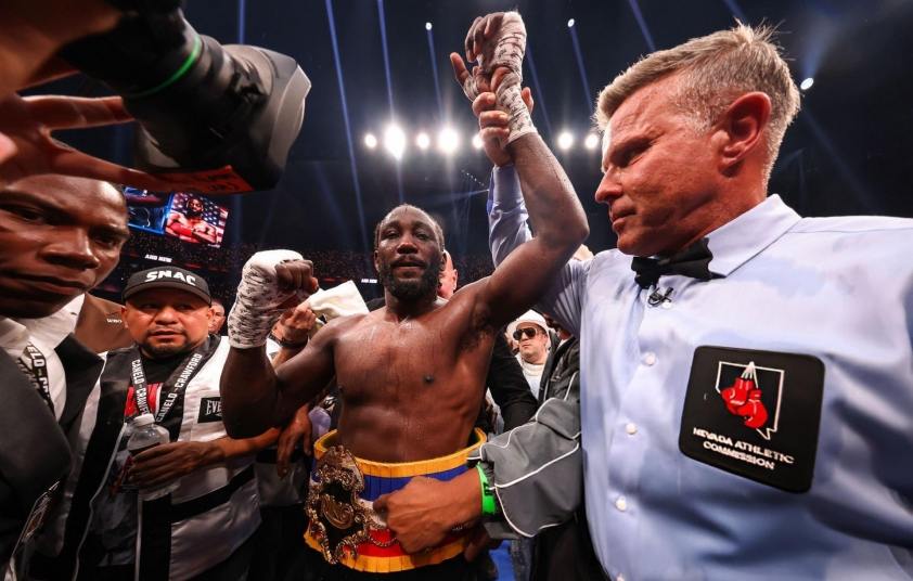 Hạ Canelo Alvarez, Terence Crawford đi vào lịch sử boxing thế giới