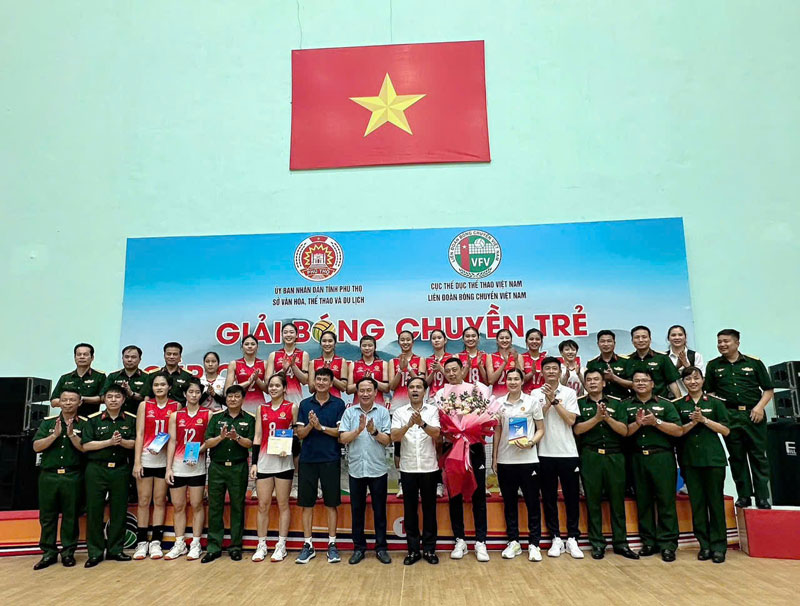 Bóng chuyền nữ trẻ Thông Tin lập kỷ lục chưa từng có - Ảnh 1