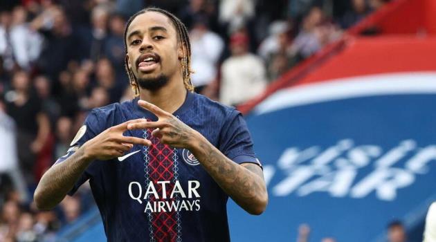 Barcola tỏa sáng đúng lúc giúp PSG đánh bại Lens.