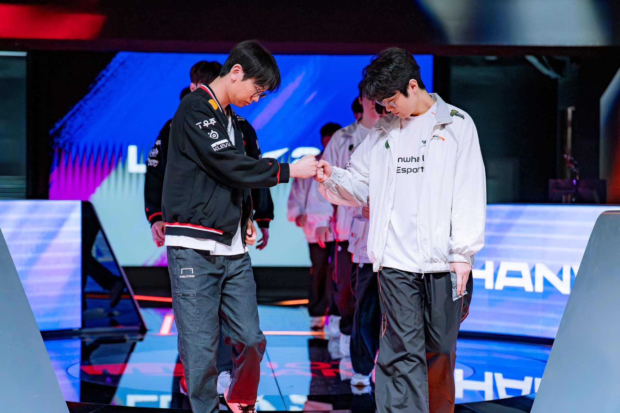 T1 - HLE: cuộc đối đầu căng thẳng ở vòng playoffs.