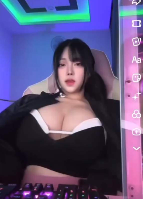 Pi Tiên xây dựng mối quan hệ với fan qua group riêng