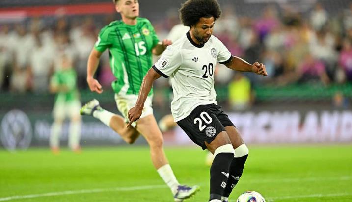 Serge Gnabry ghi bàn mở tỷ số