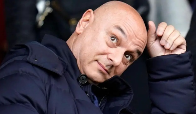 Levy từ chức chủ tịch Tottenham