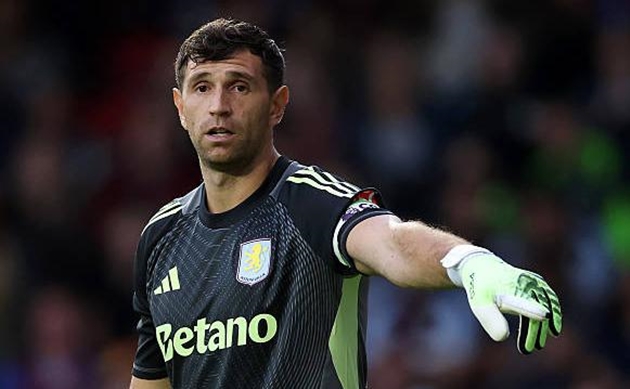 Emiliano Martinez không thể tới Manchester United hè này. Emiliano Martinez không thể tới Manchester United hè này.