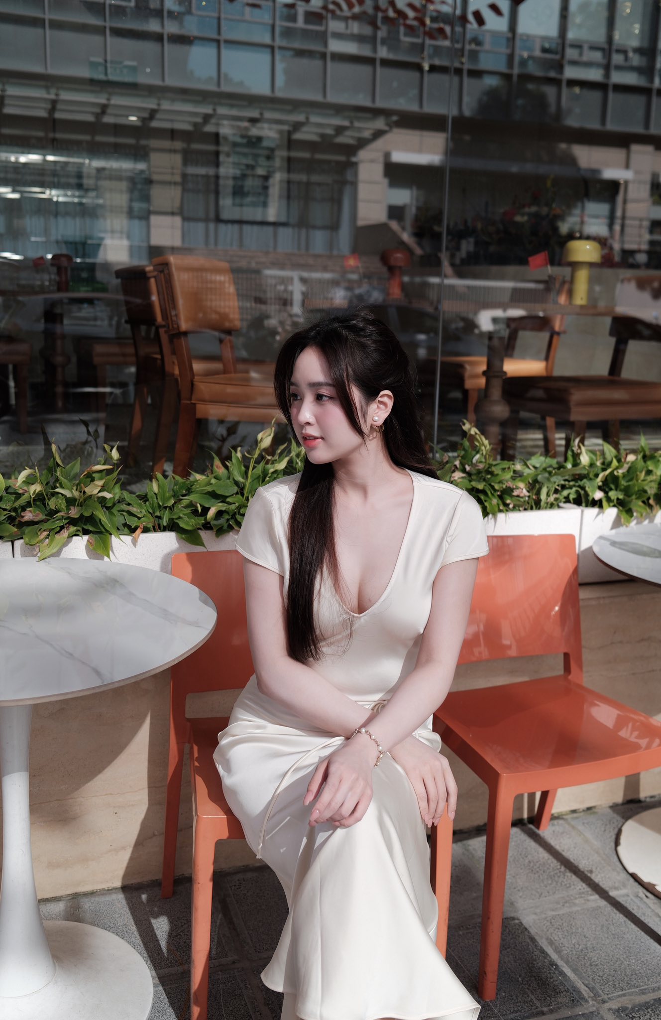 Lê Phương Anh mặc đồ đơn giản gần gũi
