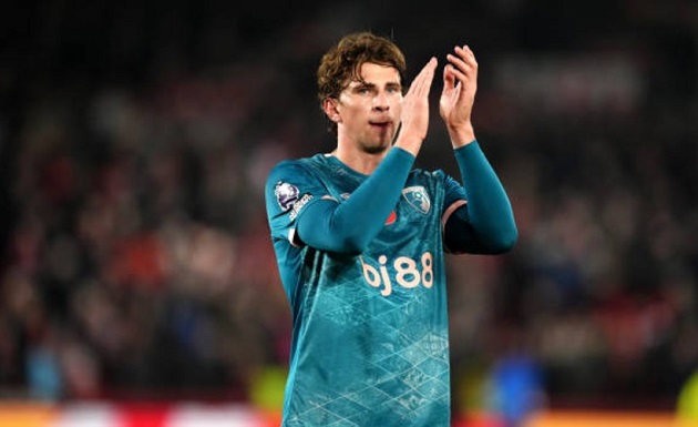 Ilya Zabarnyi gia nhập PSG hè 2025