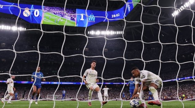 Mbappe thực hiện thành công penalty