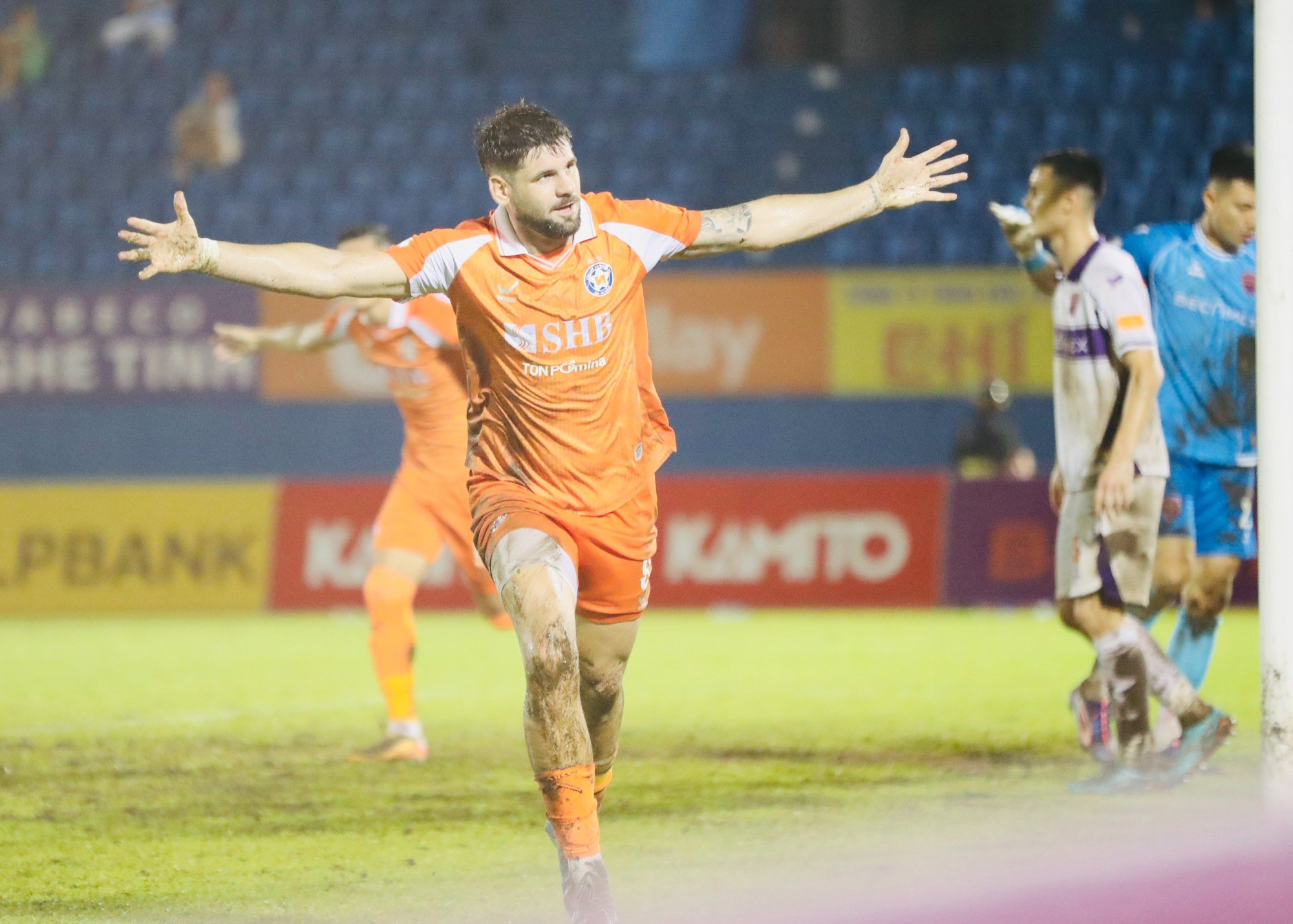 CLB Đà Nẵng có trận thắng đầu tiên tại V.League 2025/26, qua đó vươn lên xếp thứ 10 với 5 điểm.