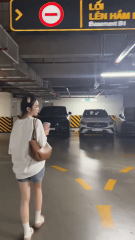 Chu Thanh Huyền lái xe đưa Quang Hải đi làm