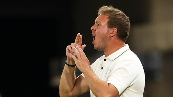 Nagelsmann cùng các học trò nhận trận thua bẽ bàng.
